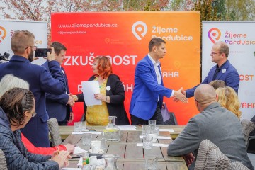 Představení koalice Žijeme Pardubice pro podzimní komunální volby na tiskové konferenci